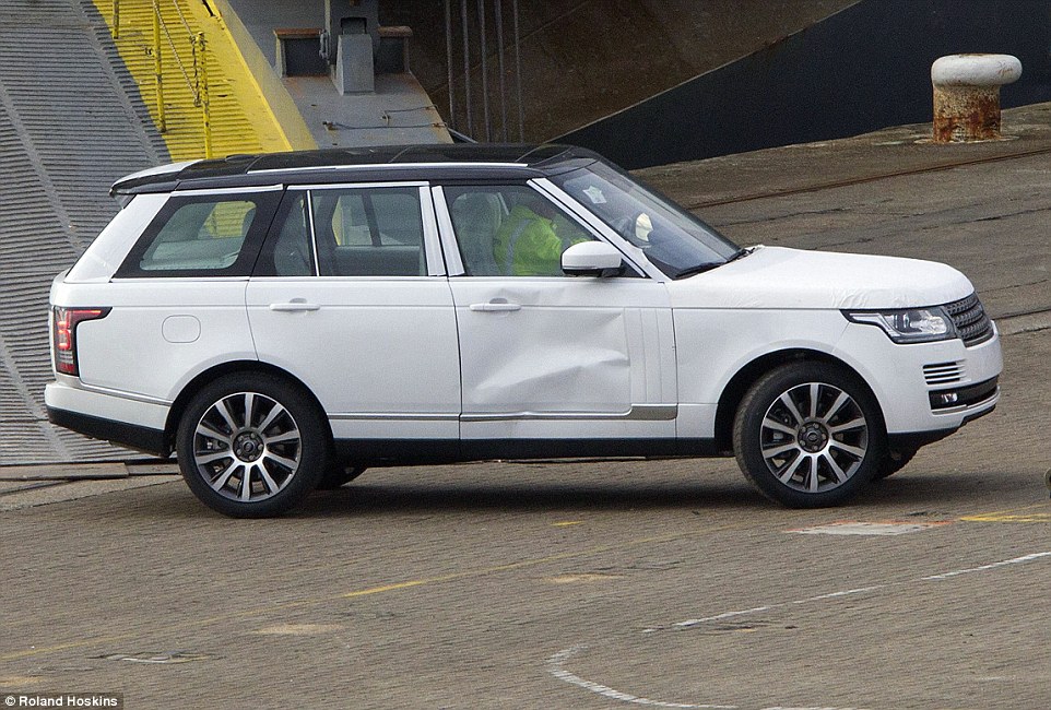 Damaged Cars Can Be Dismantled for Salvage Parts for Your Range Rover